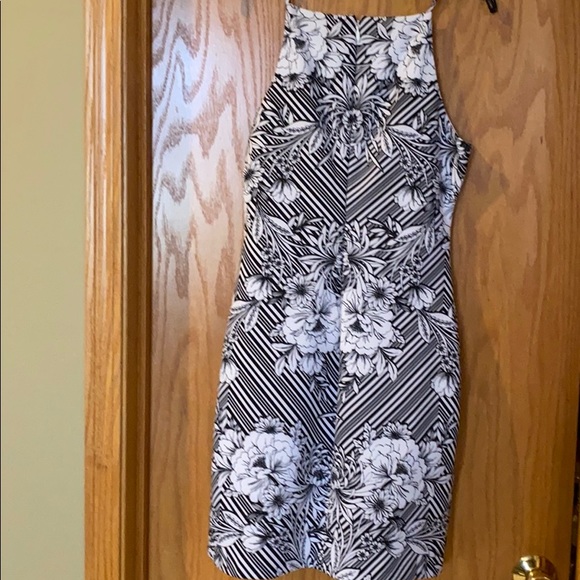 Dress - Picture 3 of 5